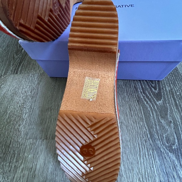 NWB FIGURE DECORATIVE ORANGE CLOGS/ITALY/PATENT LEATHER/39IT-8US/UNIQUE - Picture 9 of 16